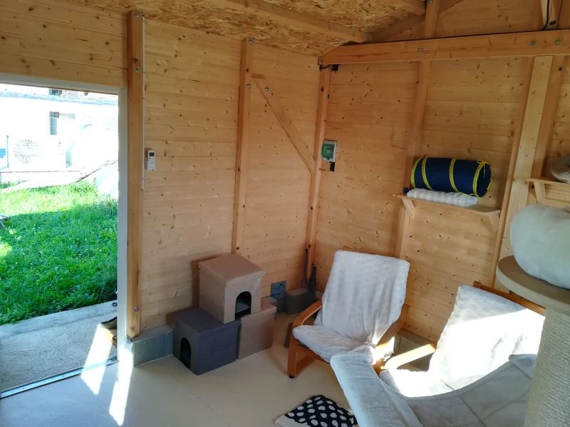 Intérieur du chalet — cachettes pour se sentir en sécurité